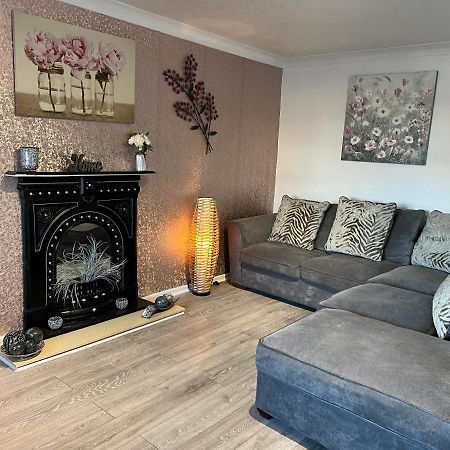 Tudor House - 6 Guests -Off Street Parking -Quiet Location - Secure Garden Wigan Exterior photo